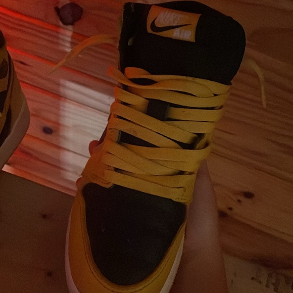 Jordan 1 color "pollen" category isnt right bc im not sure ‼️‼️ - Picture 3 of 4